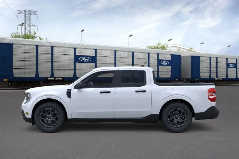 2025 Ford Maverick XLT photo 1