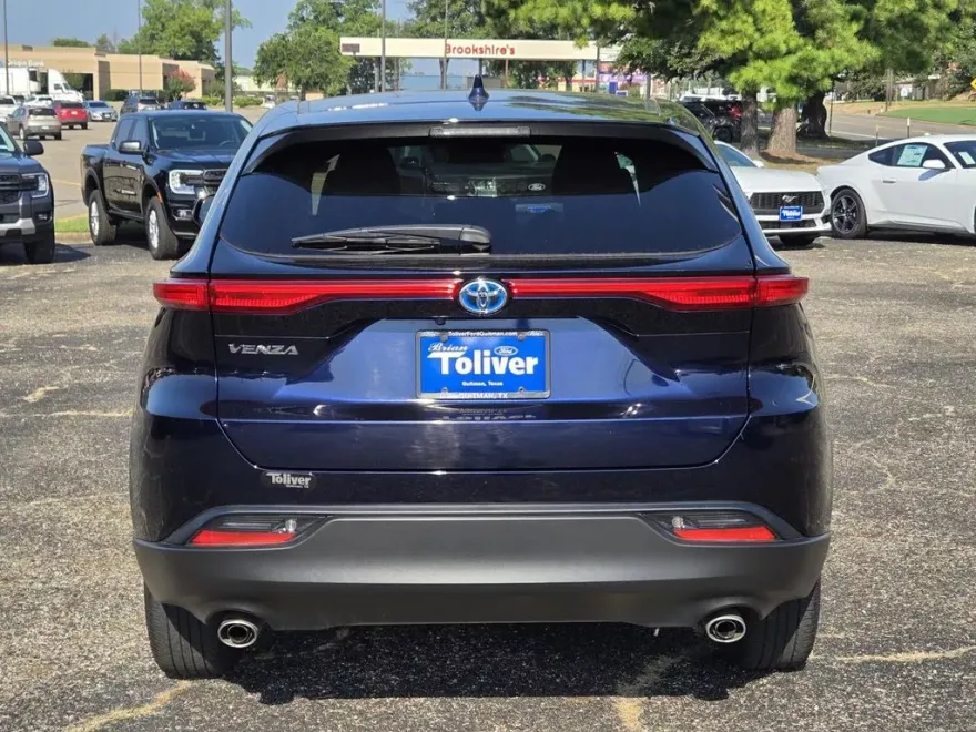 2023 Toyota Venza LE photo 1