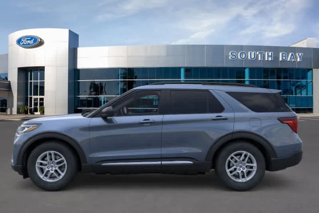 2025 Ford Explorer photo 1