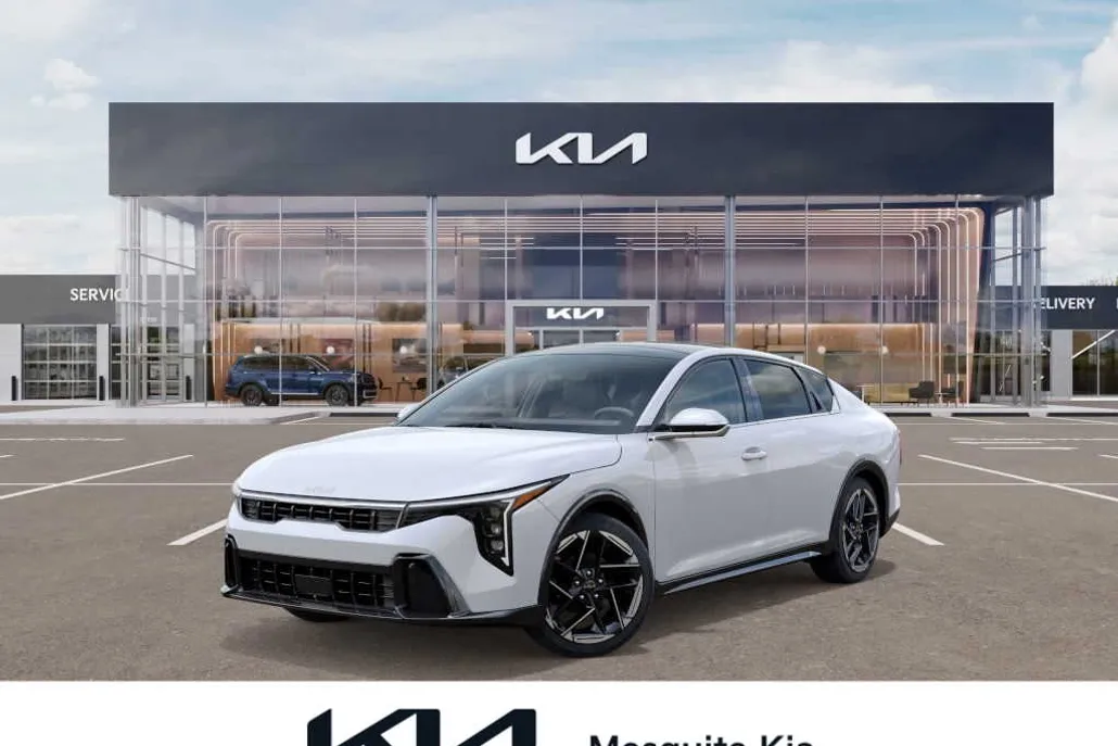 2025 Kia K4 GT-Line photo 1