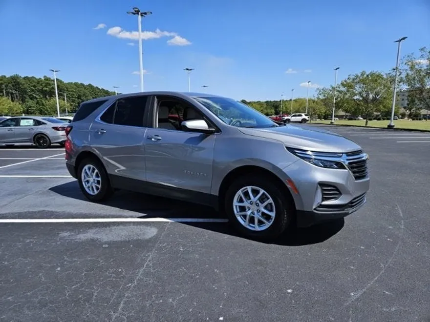 2024 Chevrolet Equinox LT photo 1