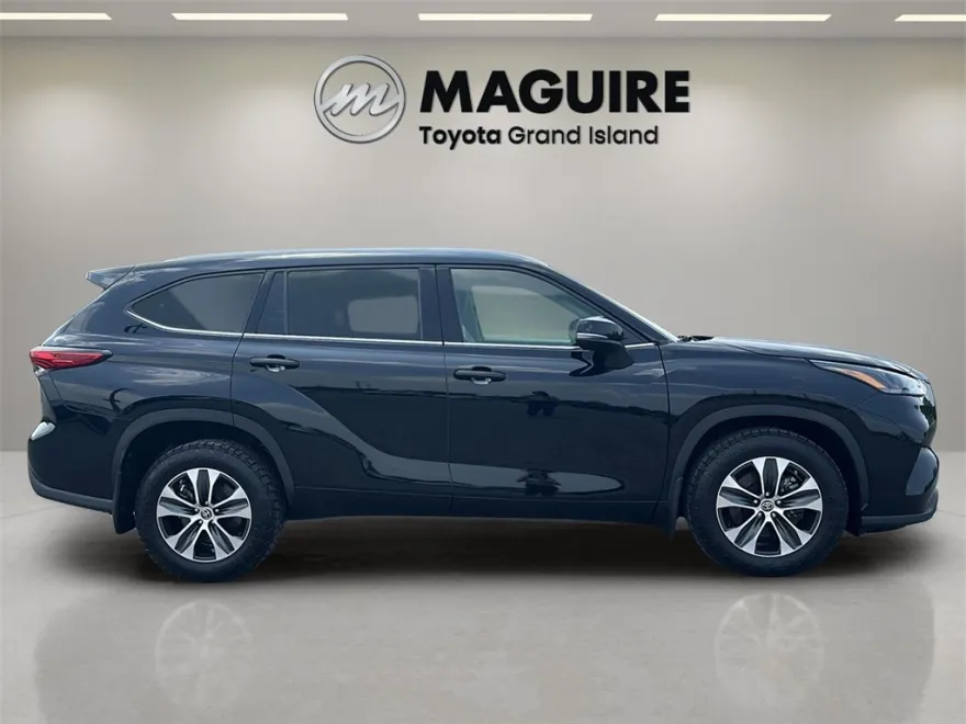 2022 Toyota Highlander XLE photo 1