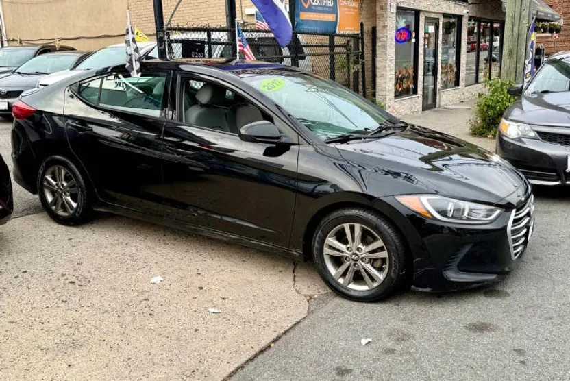 2017 Hyundai Elantra SE photo 1