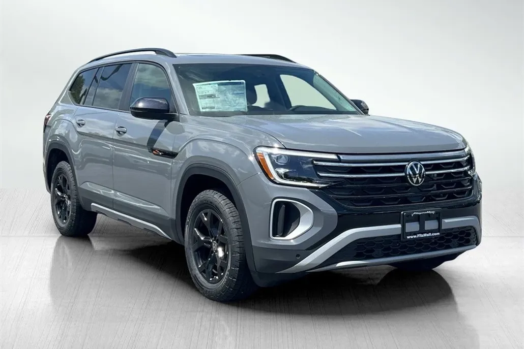 2025 Volkswagen Atlas Peak Edition SE photo 1