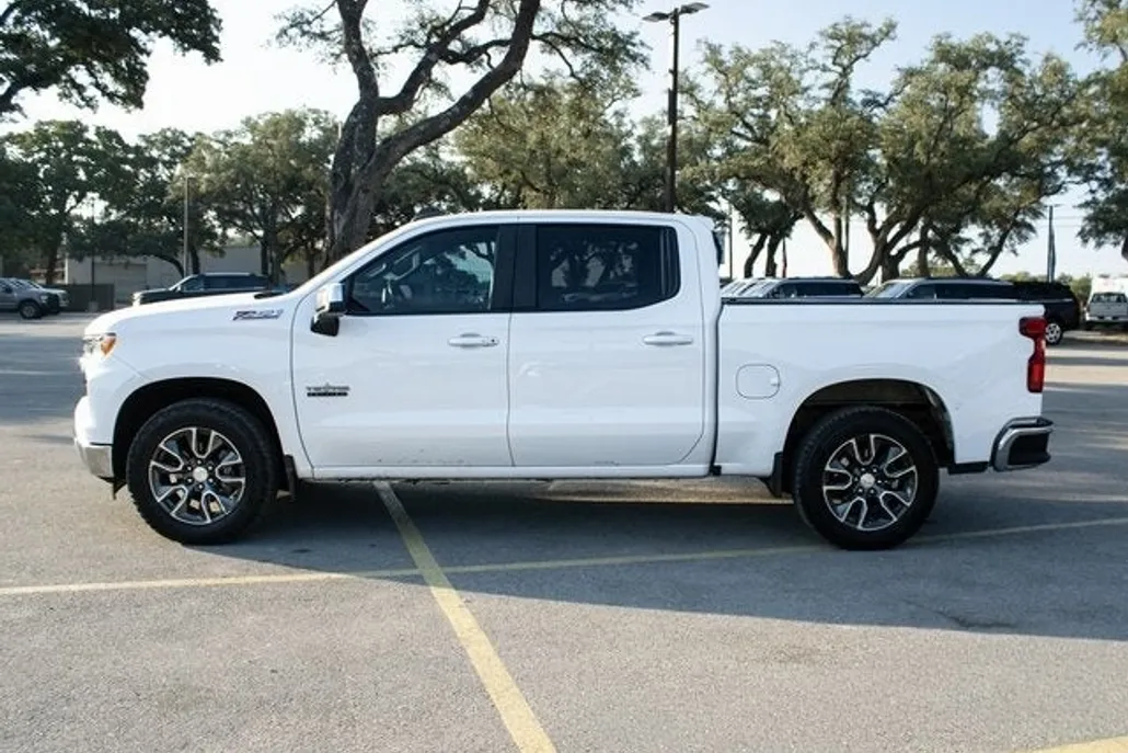 2022 Chevrolet Silverado 1500 LT photo 1