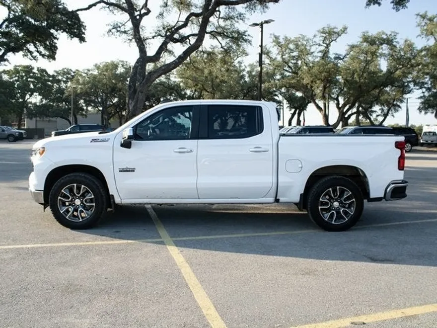 2022 Chevrolet Silverado 1500 LT photo 1