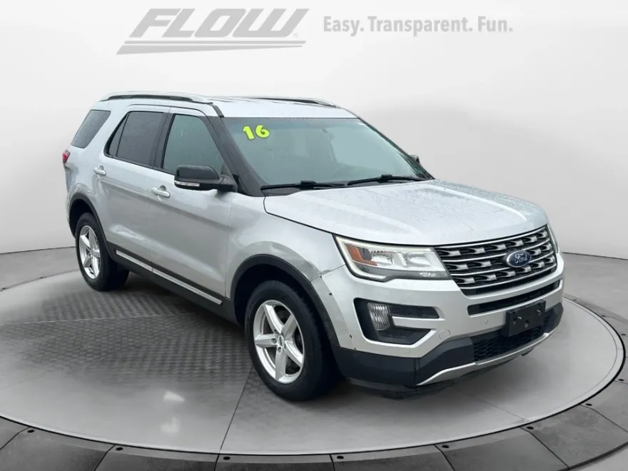 2016 Ford Explorer XLT photo 1