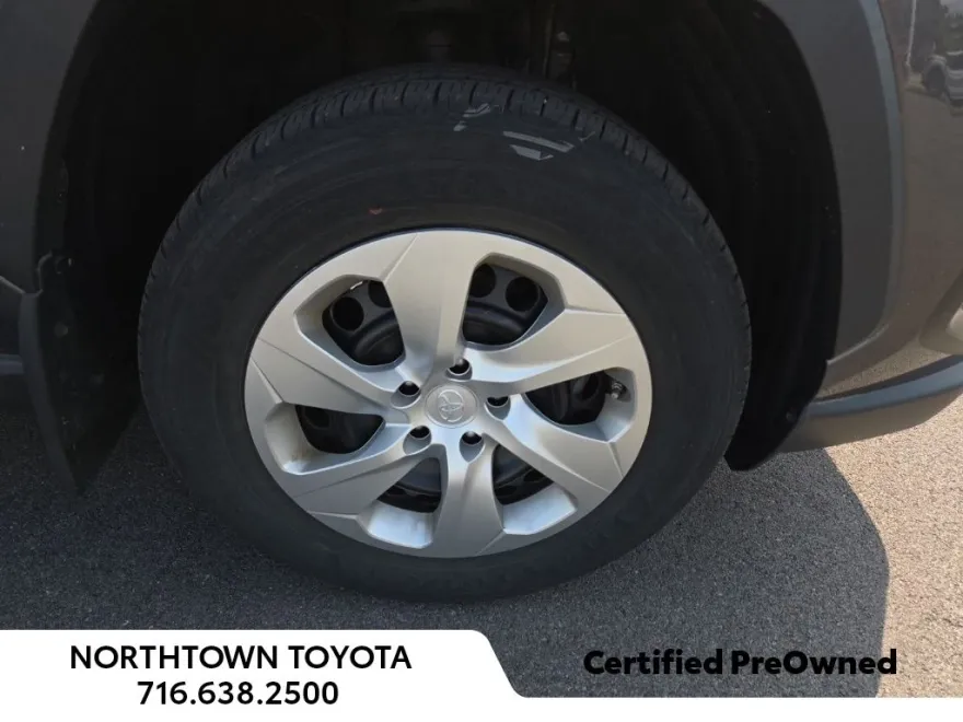 2023 Toyota RAV4 LE photo 1