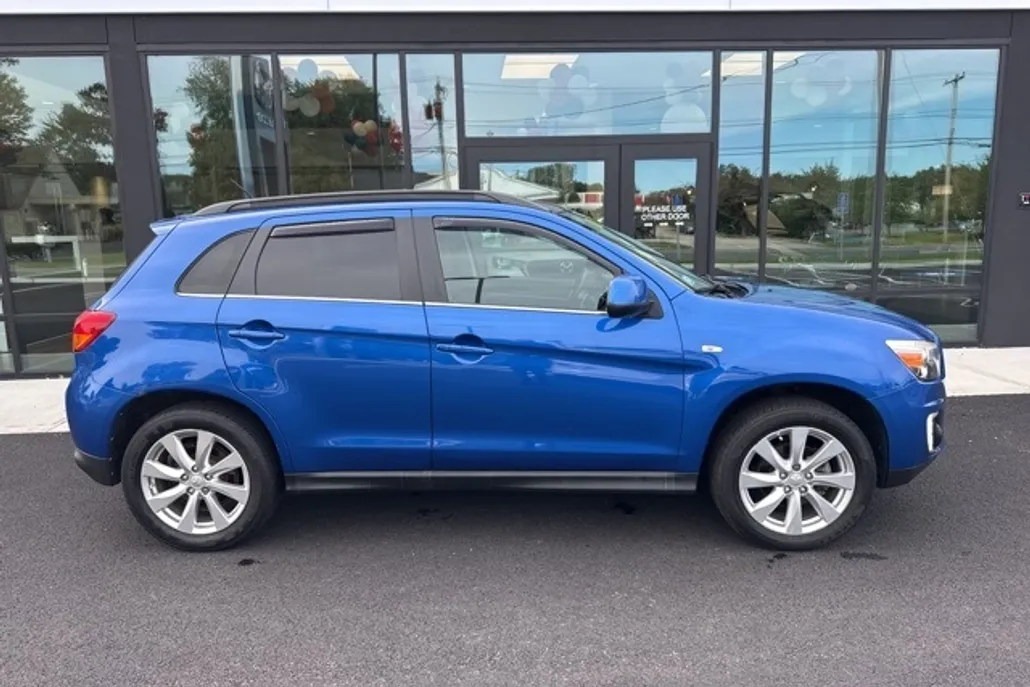 2015 Mitsubishi Outlander Sport SE photo 1