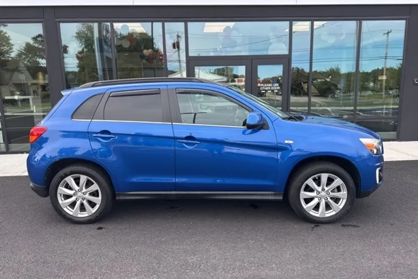 2015 Mitsubishi Outlander Sport SE photo 1