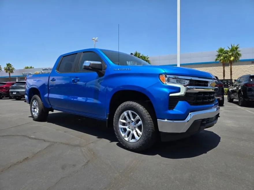 2025 Chevrolet Silverado 1500 LT photo 1