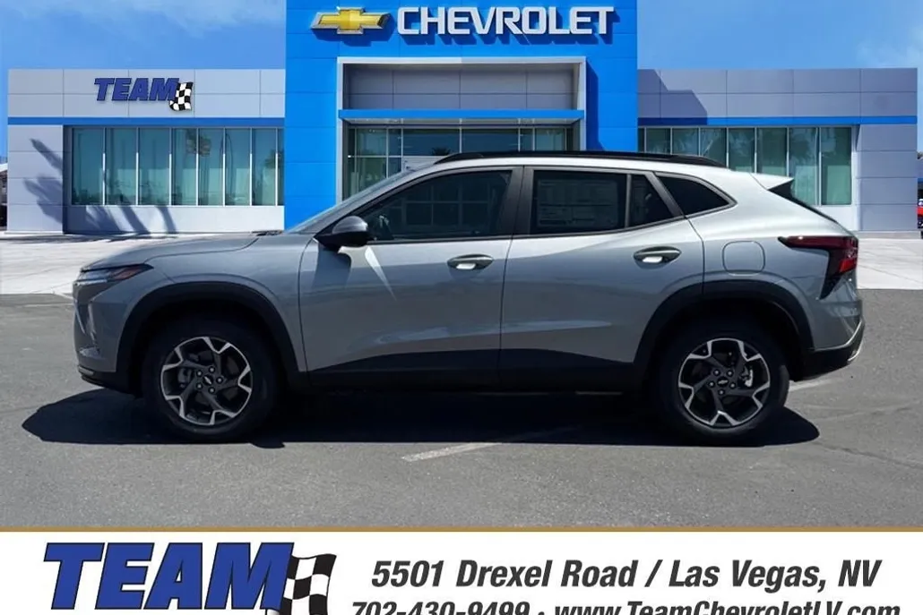 2026 Chevrolet Trax LT photo 1