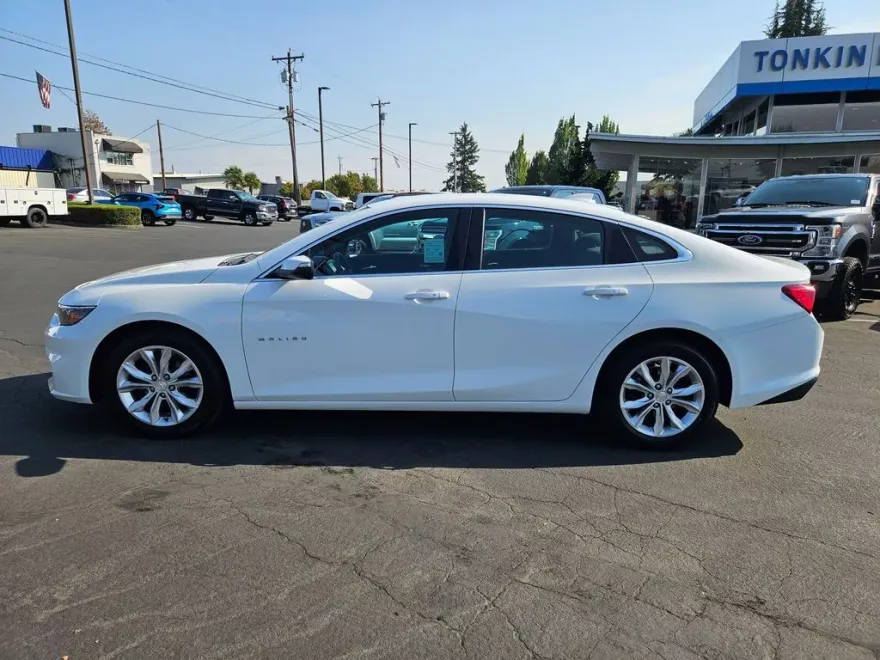 2018 Chevrolet Malibu 1LT photo 1