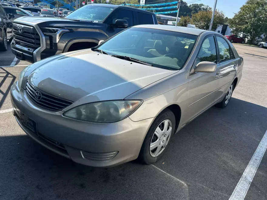 2006 Toyota Camry LE photo 1
