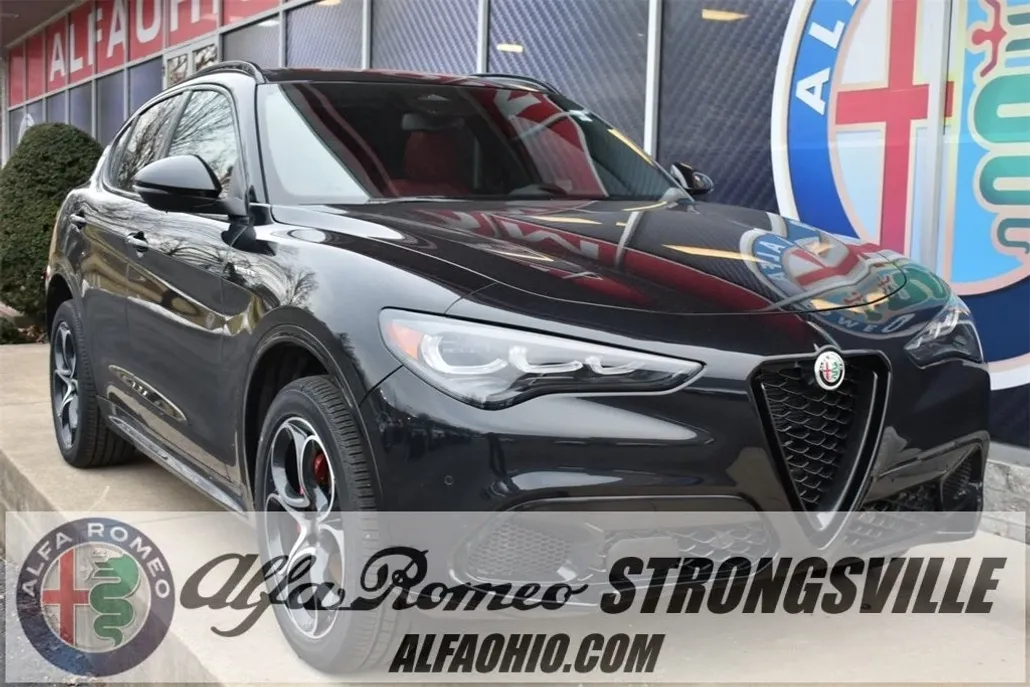 2025 Alfa Romeo Stelvio Sprint Base photo 1