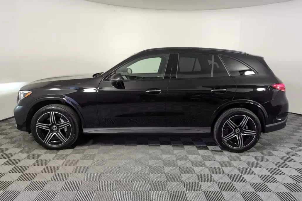 2025 Mercedes Benz GLC 300 4MATIC photo 1
