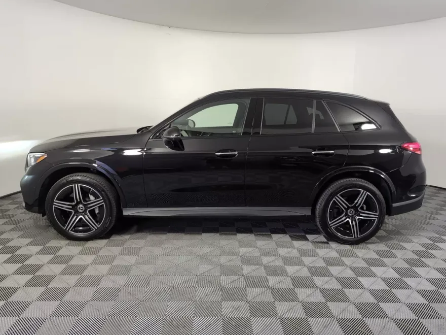 2025 Mercedes Benz GLC 300 4MATIC photo 1