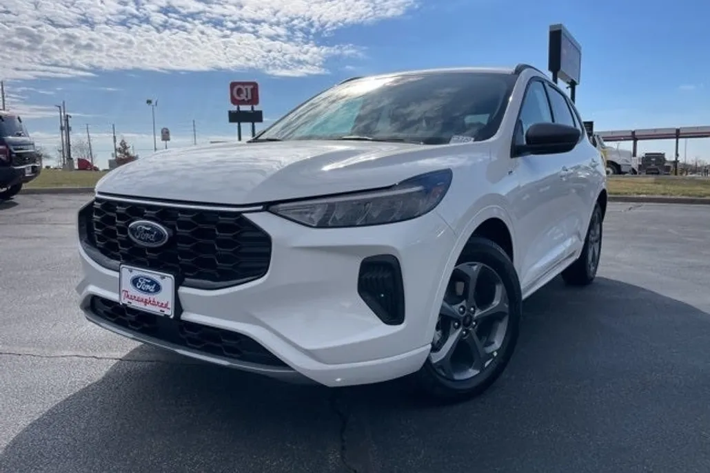 2024 Ford Escape ST-Line photo 1
