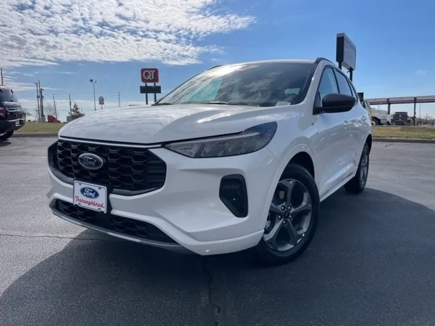 2024 Ford Escape ST-Line photo 1