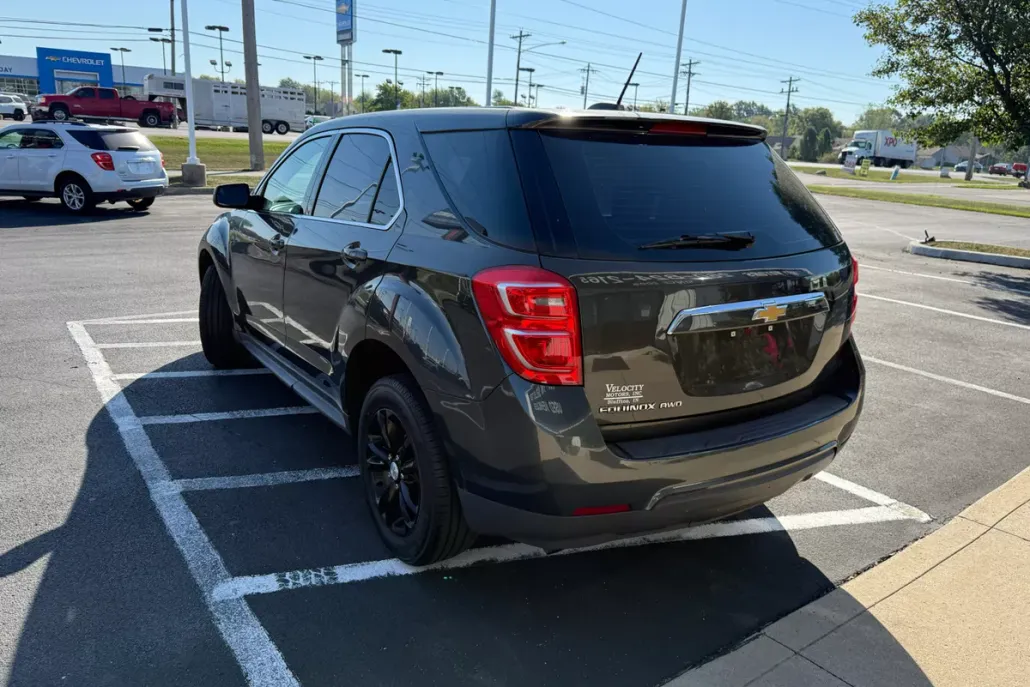 2017 Chevrolet Equinox LS photo 1