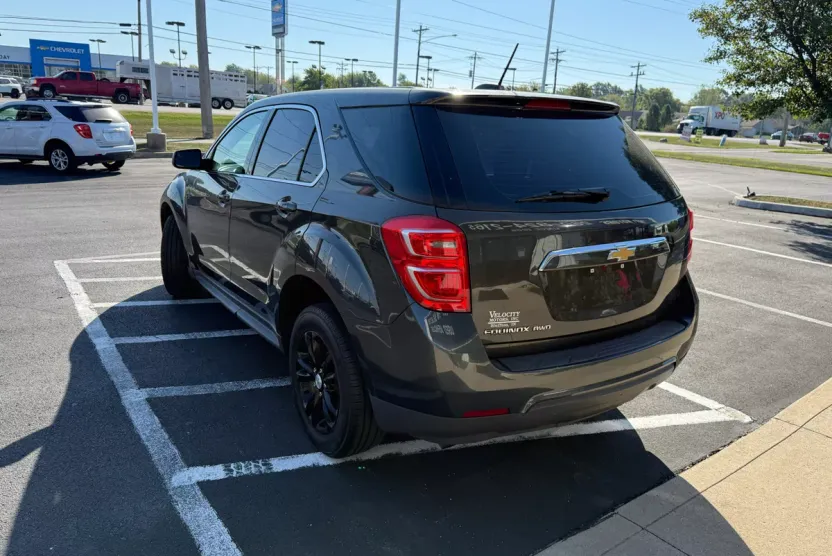 2017 Chevrolet Equinox LS photo 1