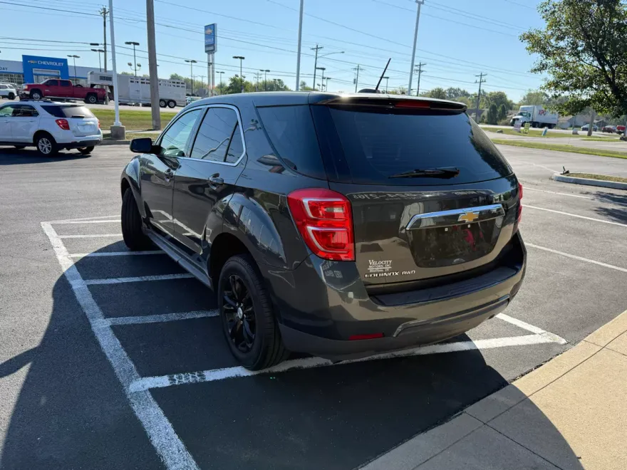 2017 Chevrolet Equinox LS photo 1