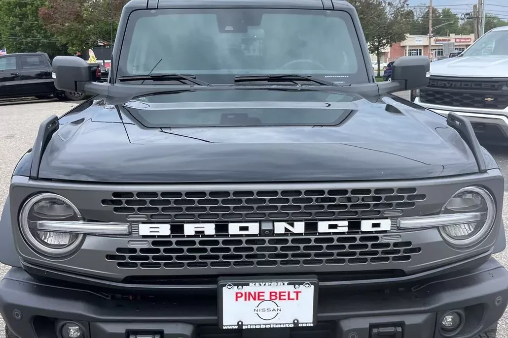 2022 Ford Bronco Badlands photo 1