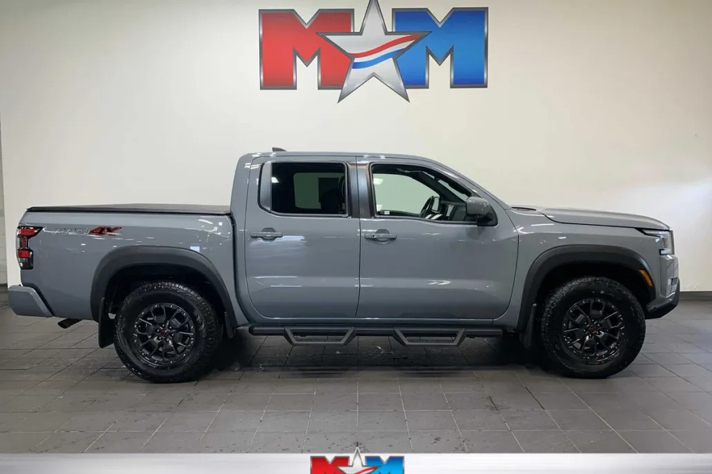 2023 Nissan Frontier PRO-4X photo 1