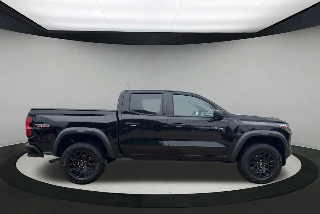 2024 Chevrolet Colorado Trail Boss photo 1