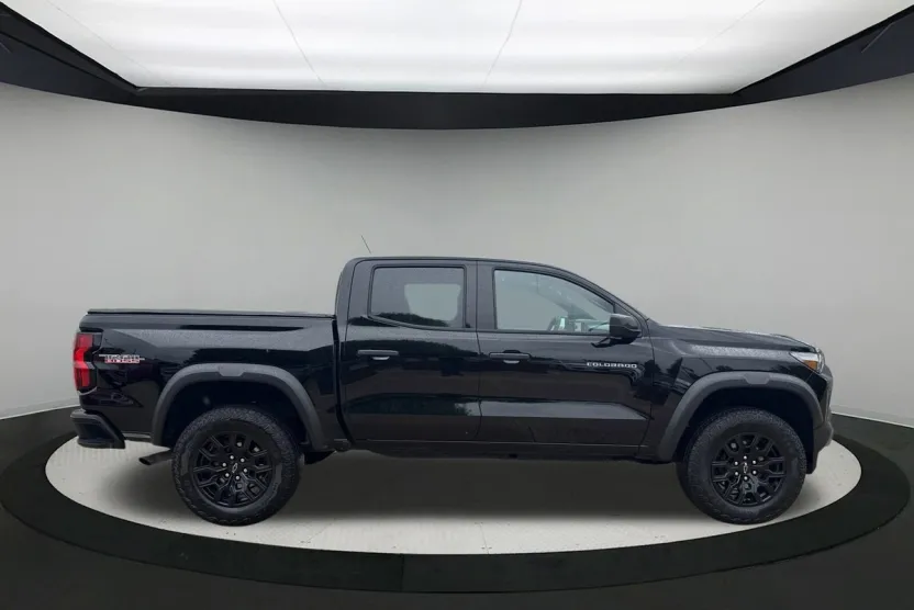 2024 Chevrolet Colorado Trail Boss photo 1