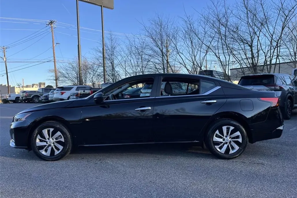 2025 Nissan Altima S photo 1