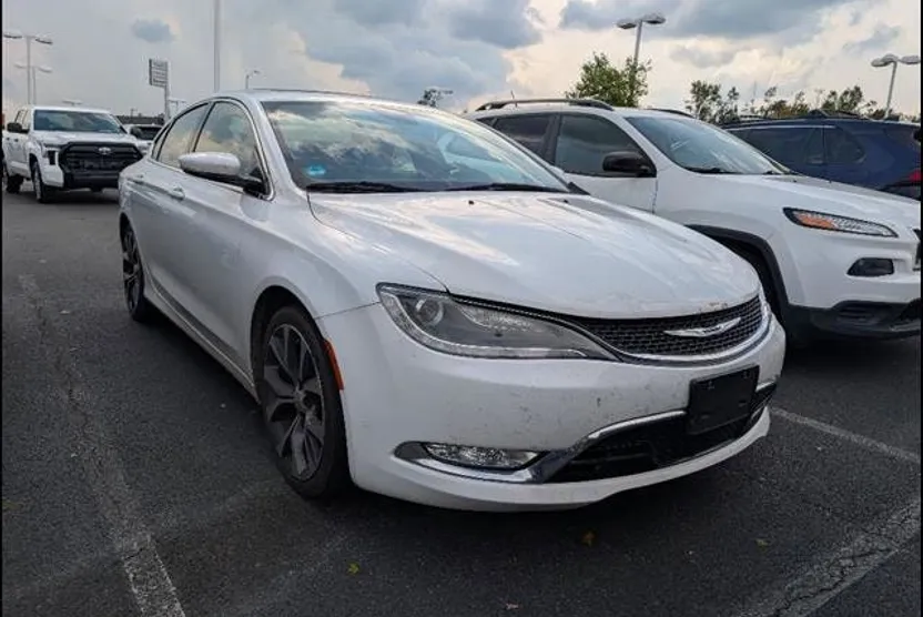 2015 Chrysler 200 C photo 1