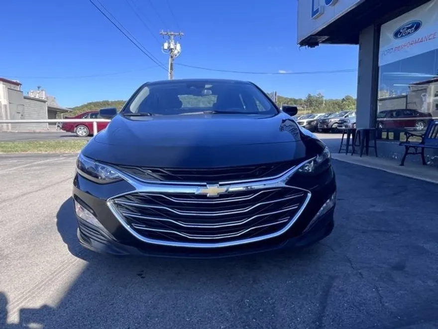 2024 Chevrolet Malibu 1LT photo 1