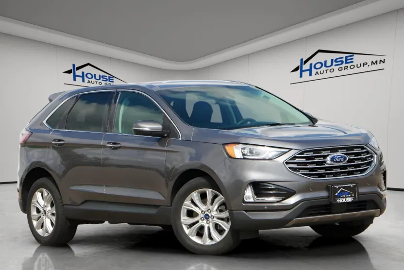 2022 Ford Edge Titanium photo 1