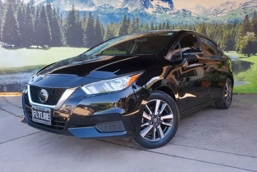 2021 Nissan Versa SV photo 1