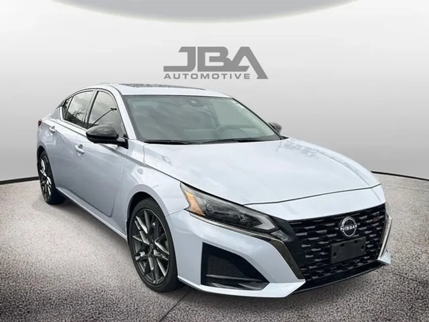 2024 Nissan Altima SR photo 1