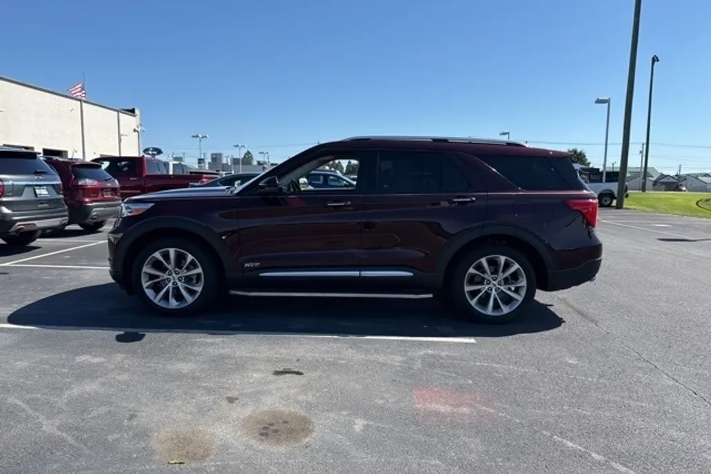 2022 Ford Explorer Platinum photo 1