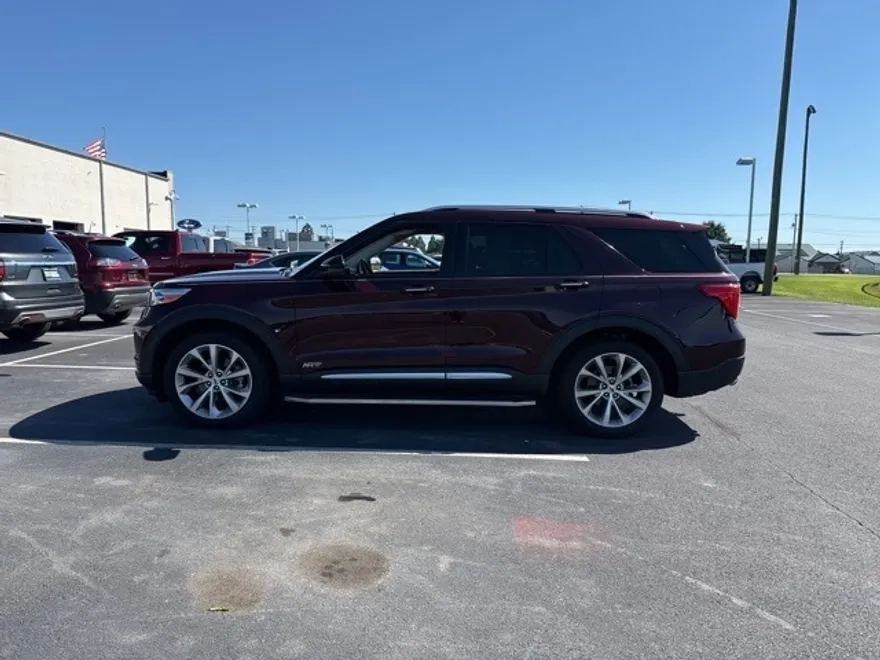 2022 Ford Explorer Platinum photo 1