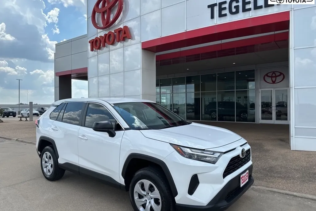 2025 Toyota RAV4 LE photo 1
