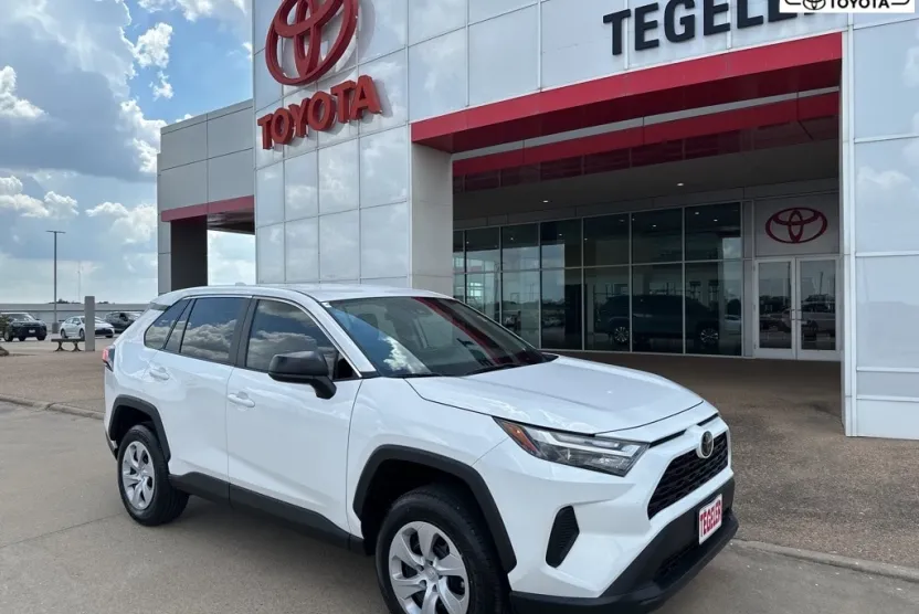2025 Toyota RAV4 LE photo 1