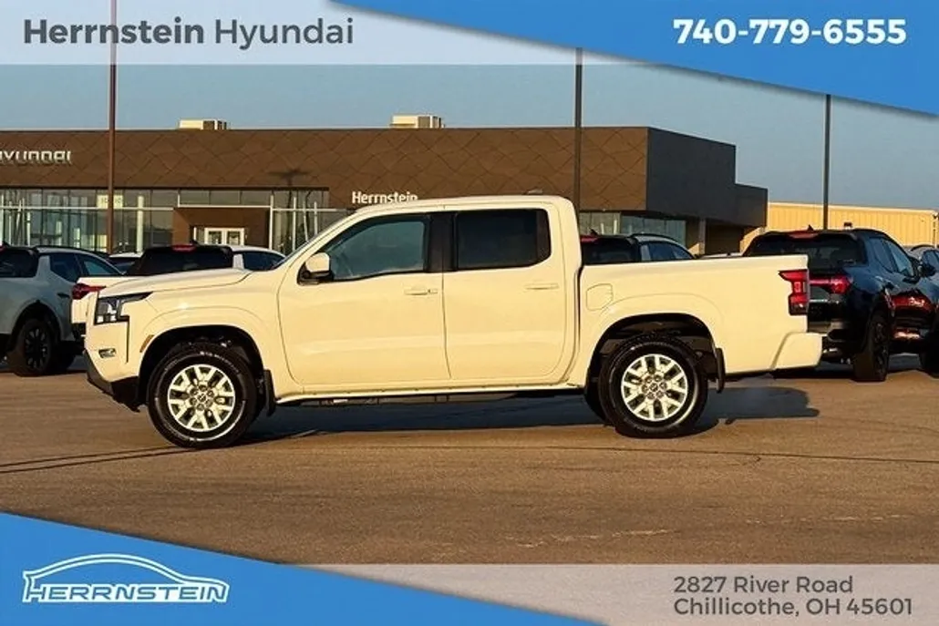 2024 Nissan Frontier SV photo 1