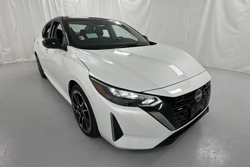 2025 Nissan Sentra SR photo 1
