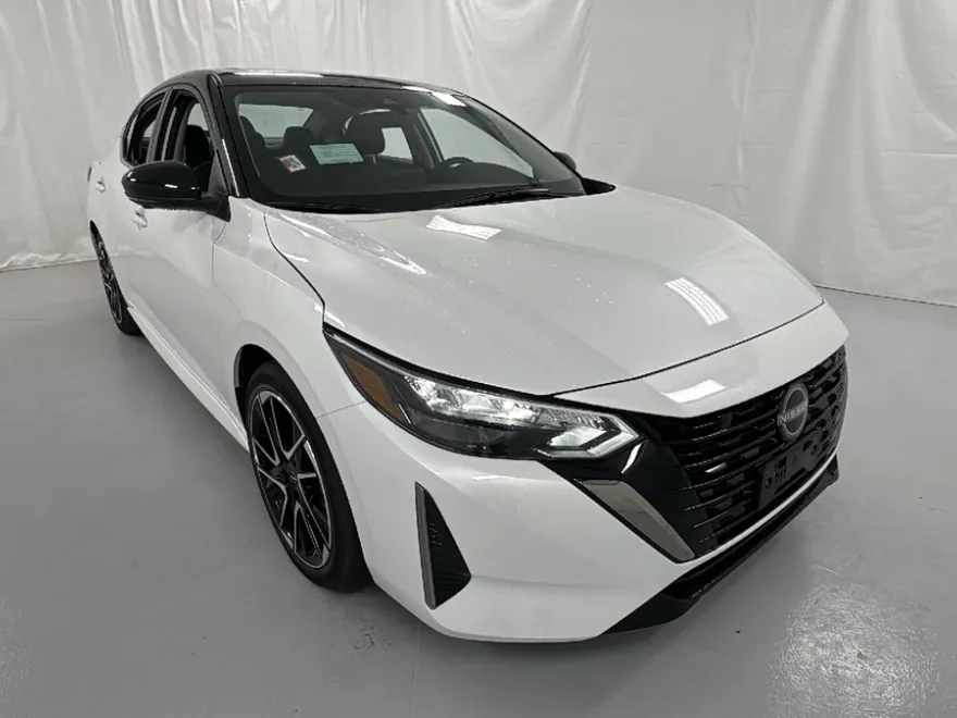 2025 Nissan Sentra SR photo 1