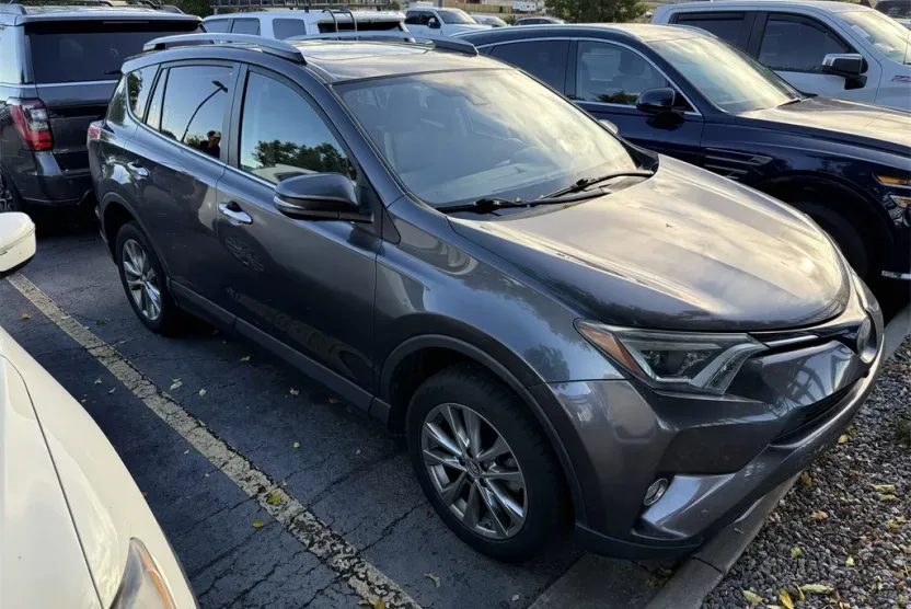 2017 Toyota RAV4 Limited photo 1