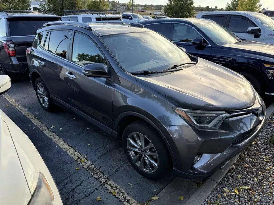 2017 Toyota RAV4 Limited photo 1