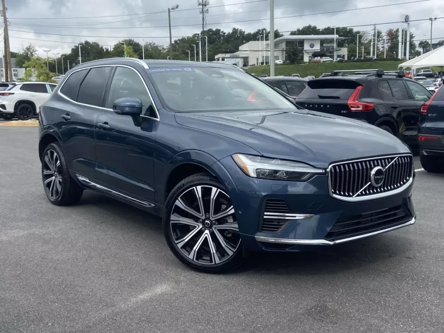 2023 Volvo XC60 Recharge Hybrid Ultimate photo 1