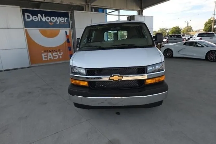 2025 Chevrolet Express Cargo 2500 Base photo 1