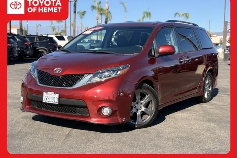 2017 Toyota Sienna SE Premium photo 1