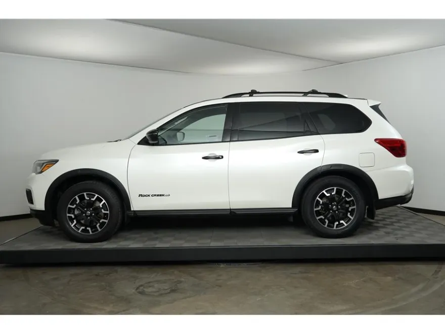 2020 Nissan Pathfinder SV photo 1
