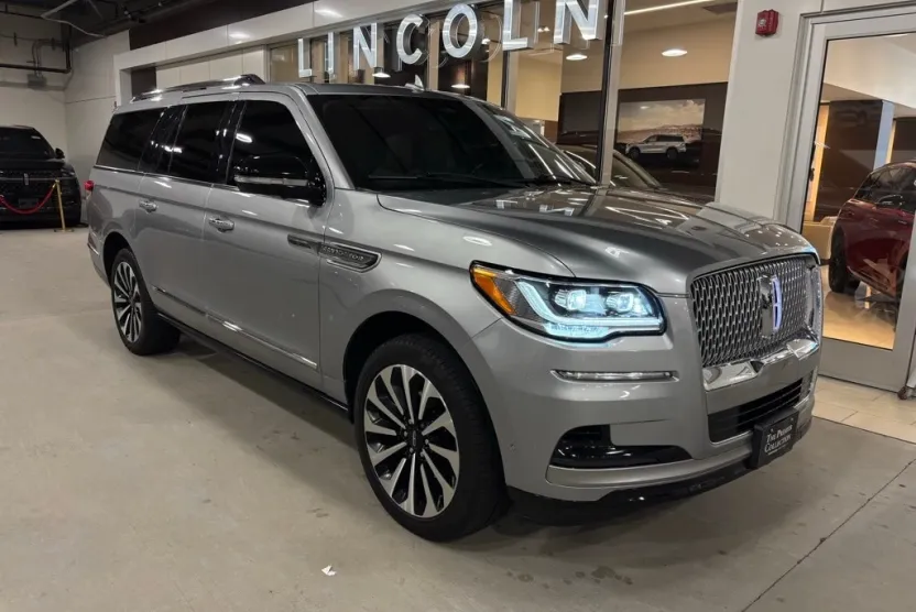 2022 Lincoln Navigator L Reserve photo 1